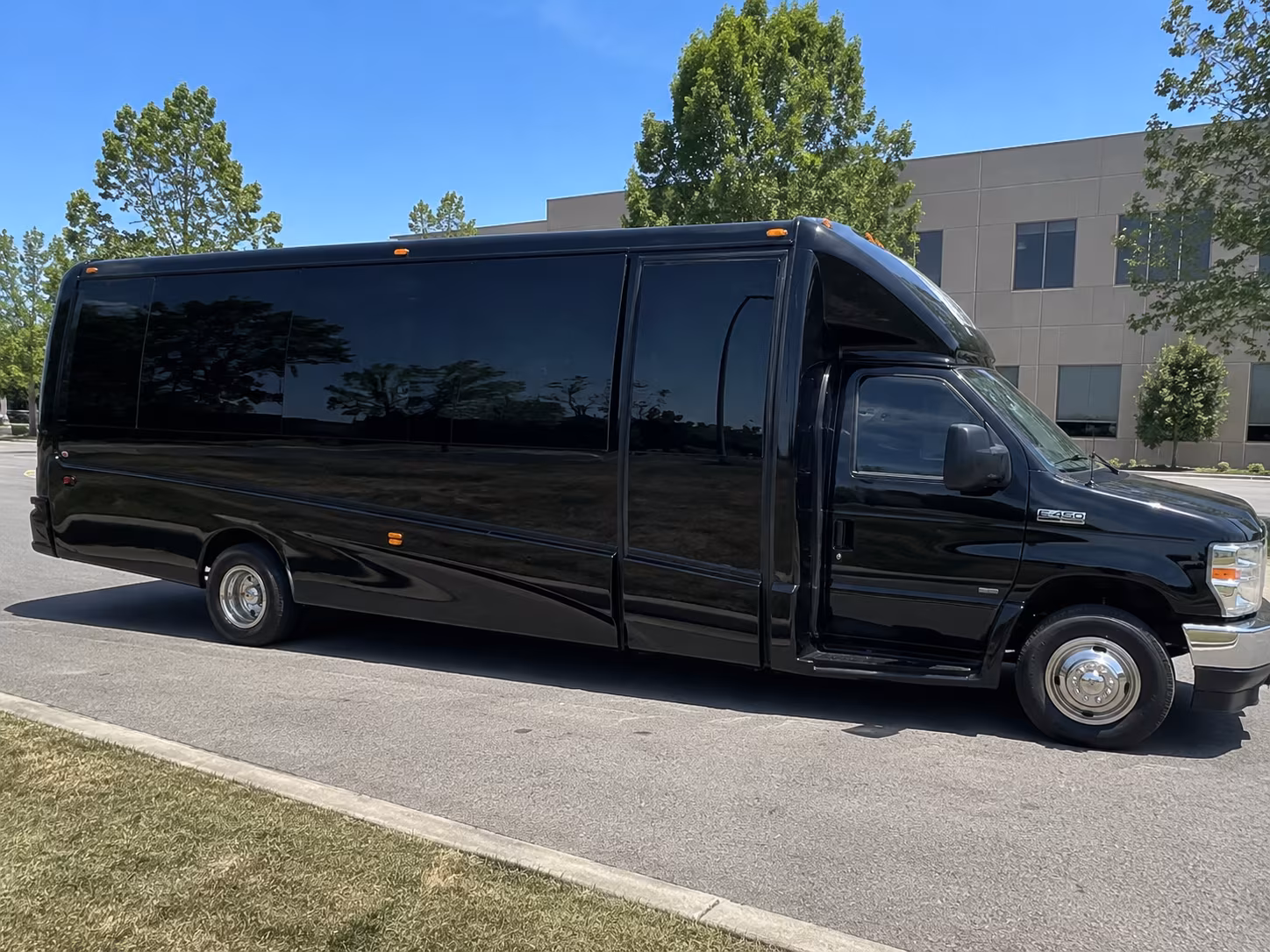 Chandler Winery Tour & Pub Crawl Transportation party bus exterior